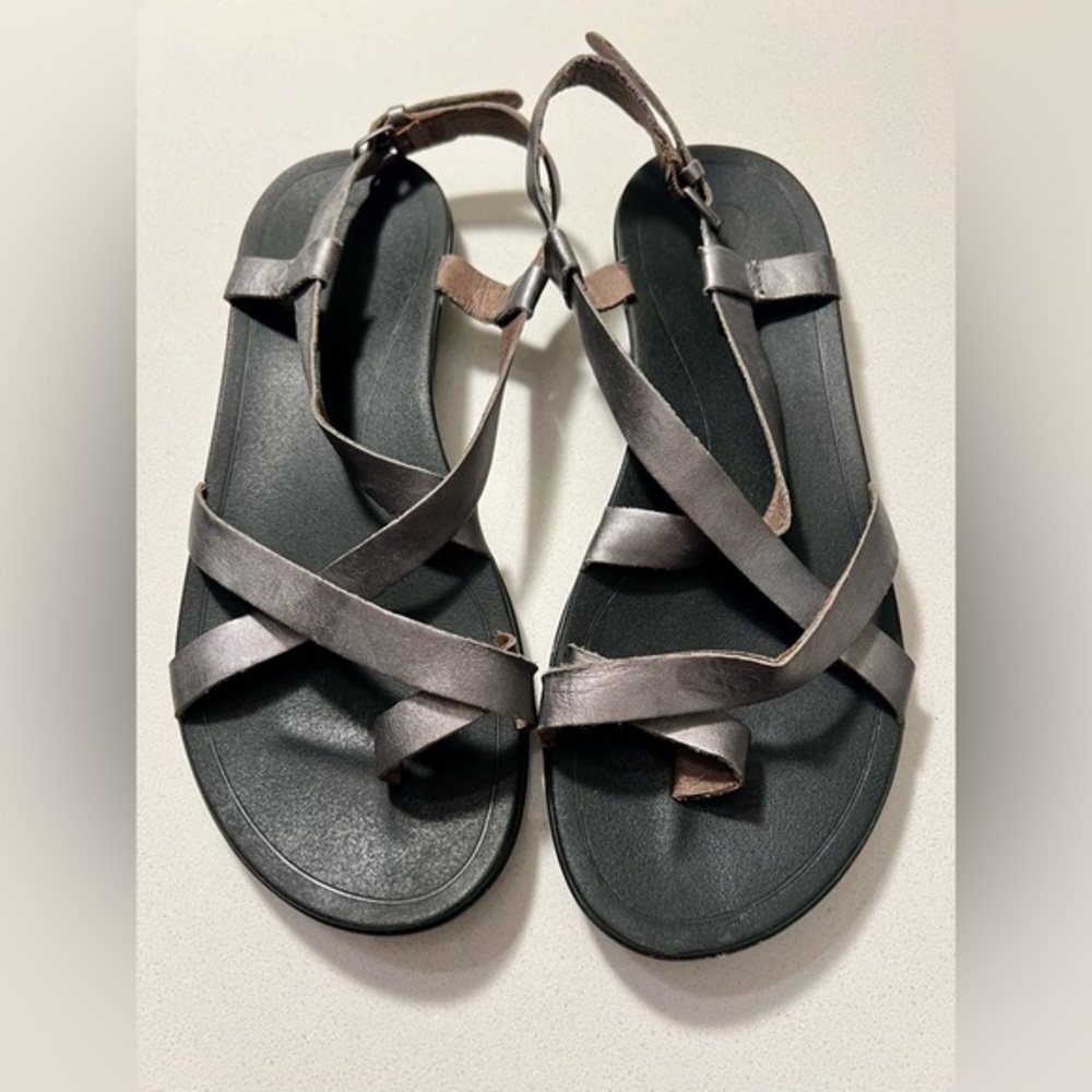 Olukai ‘Upena Women’s Leather Sandals